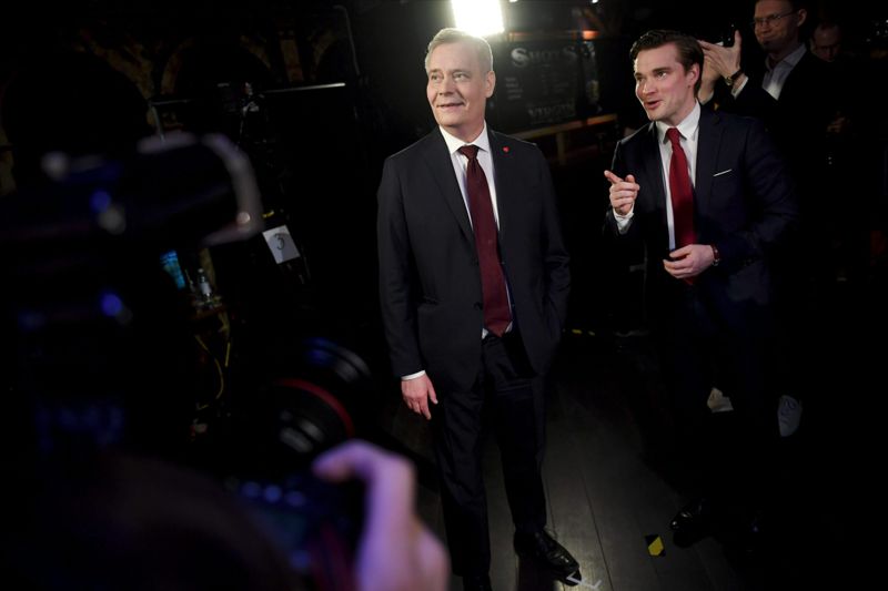 Dimitri Qvintus har jobbat som specialmedarbetare till bland annat statsministrarna Antti Rinne och Sanna Marin. Men i Vegas sommarprat berättar han att det var en slump att han började jobba inom socialdemokratin och politiken.