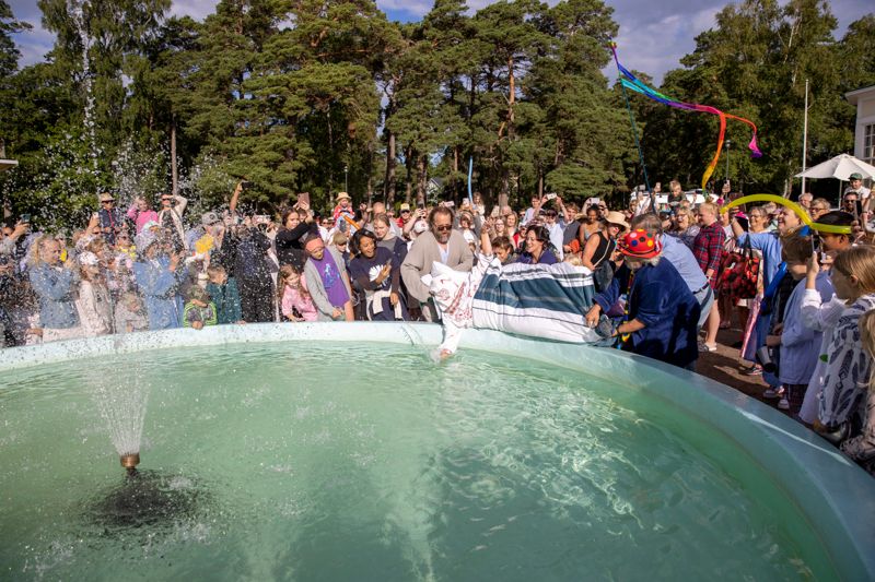 Stämningen är på topp sekunderna innan sjusovaren avslöjas.