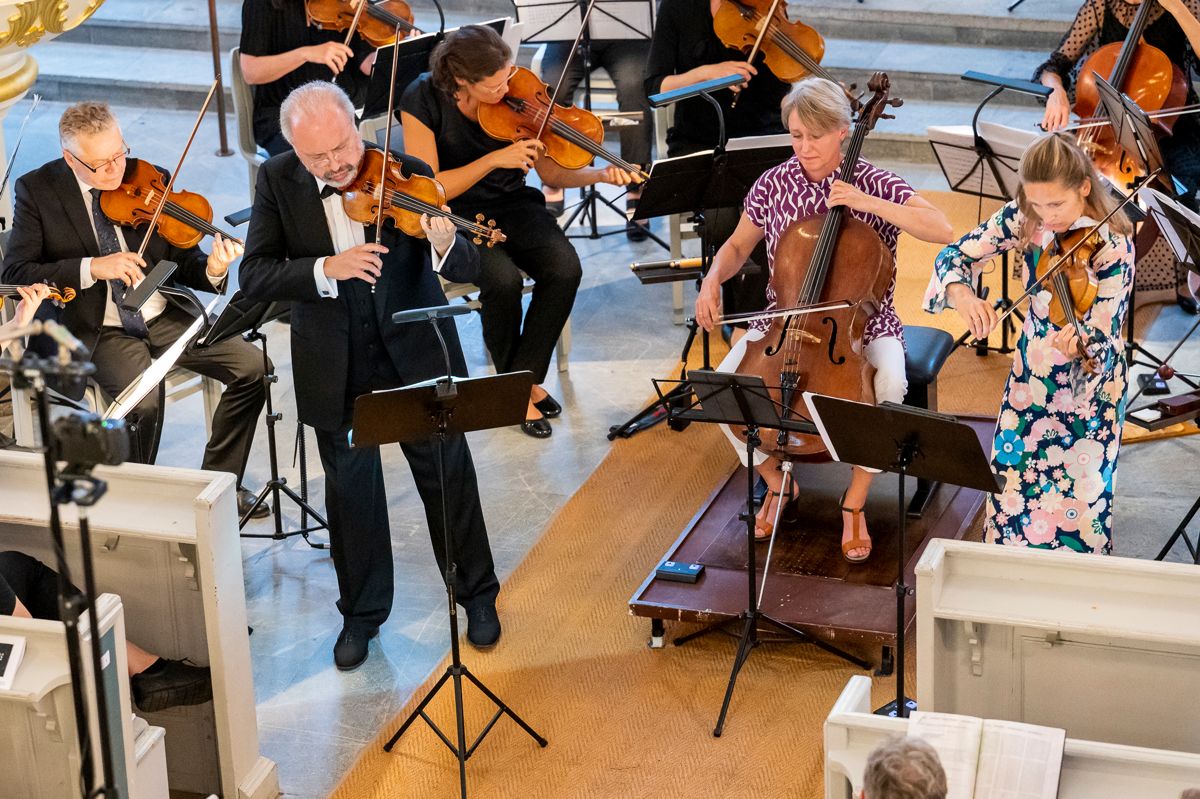 Dmitry Sitkovetsky, Kati Raitinen, Cecilia Zilliacus och Mellersta Österbottens Kammarorkester bjöd på en fin upplevelse i Korsholms kyrka.