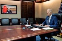 Sedan Joe Bidens tillträde har supermakternas presidenter hittills bara mötts digitalt. På bilden samtalar de i mars i år.