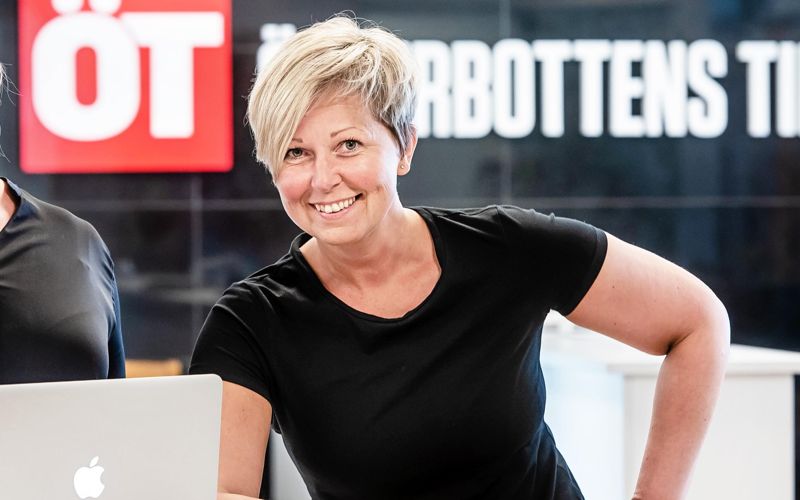 Biträdande chefredaktör för Österbottens Tidning Ann-Sofi Berger säger att tidningen traditionellt haft vattentäta skott mellan annonsavdelningen och redaktionen och att de försöker att inte blanda sig i varandras arbete.