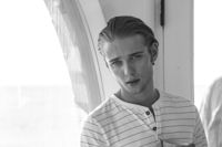 Edouard Philipponnat jobbar inom en svår bransch i Hollywood. Han håller motivationen uppe genom hårt arbete.