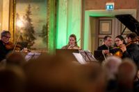 John Storgårds, Cecilia Zilliacus, Henri Sigfridsson, Vicki Powell och Marko Ylönen uppträdde på jubileumskonserten i Vasa stadshus.