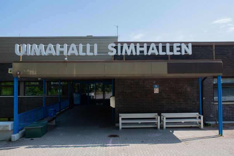 Esbovikens simhall blev klar 1983 och har sedan dess fungerat som en tävlingsarena vid simtävlingar, eftersom där finns 50 meter långa banor. Nu är simhallen i dåligt skick och i stort behov av en renovering.