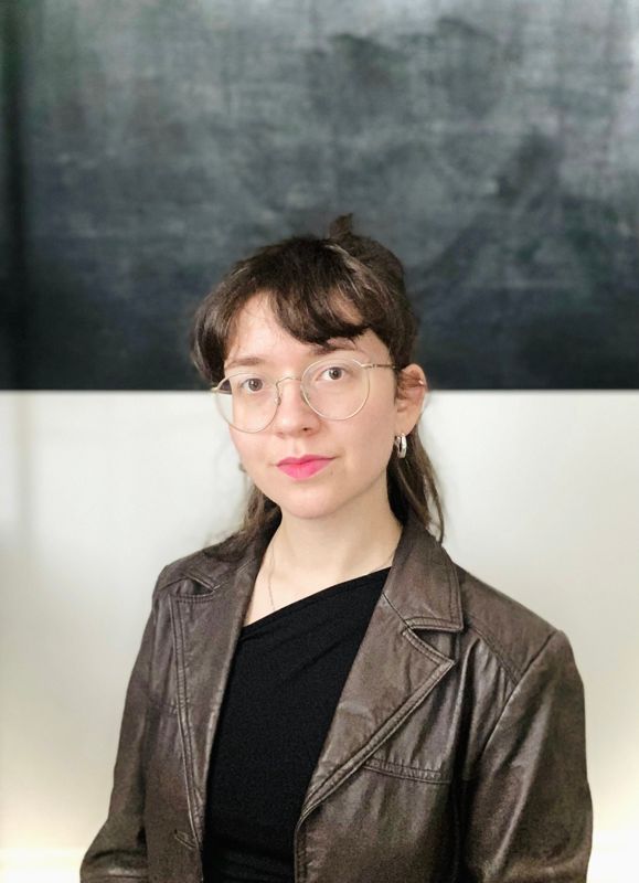 Sara Östman utexaminerades som grafisk formgivare från Yrkeshögskolan Novia i fjol. Pilung blev ett sätt för henne att släppa lös kreativiteten och skapa ett sammanhang som nybliven frilansare.