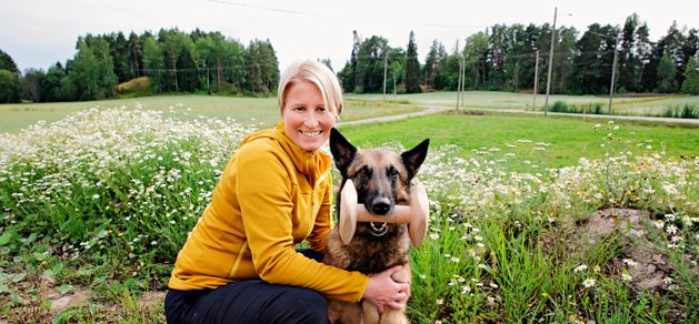 Monica Wilenius och Akka satsar på medalj i nordiska mästerskapen för brukshundar.