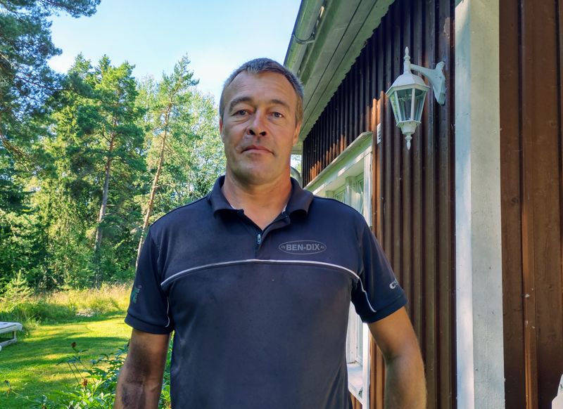 Sotaren Ronnie Nurmesniemi ser hur folk eldar när han kollar skorstenar och skorstensmurar. Han ger gärna sina kunder goda råd.