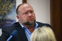 Rättegången mot Alex Jones har pågått i omkring två veckor.