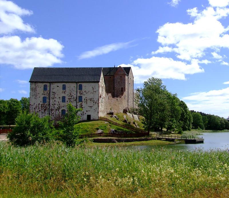 Rösternas utfall: Kastelholms slott, Sund 46 procent; Svartå Slott, Raseborg 34 procent; Sankt Olofs kyrka, Jomala11 procent; Lemminkäinens tempel, Sibbo 9 procent.