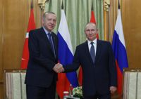 Recep Tayyip Erdoğan och Vladimir Putin skakar hand i Sotji.