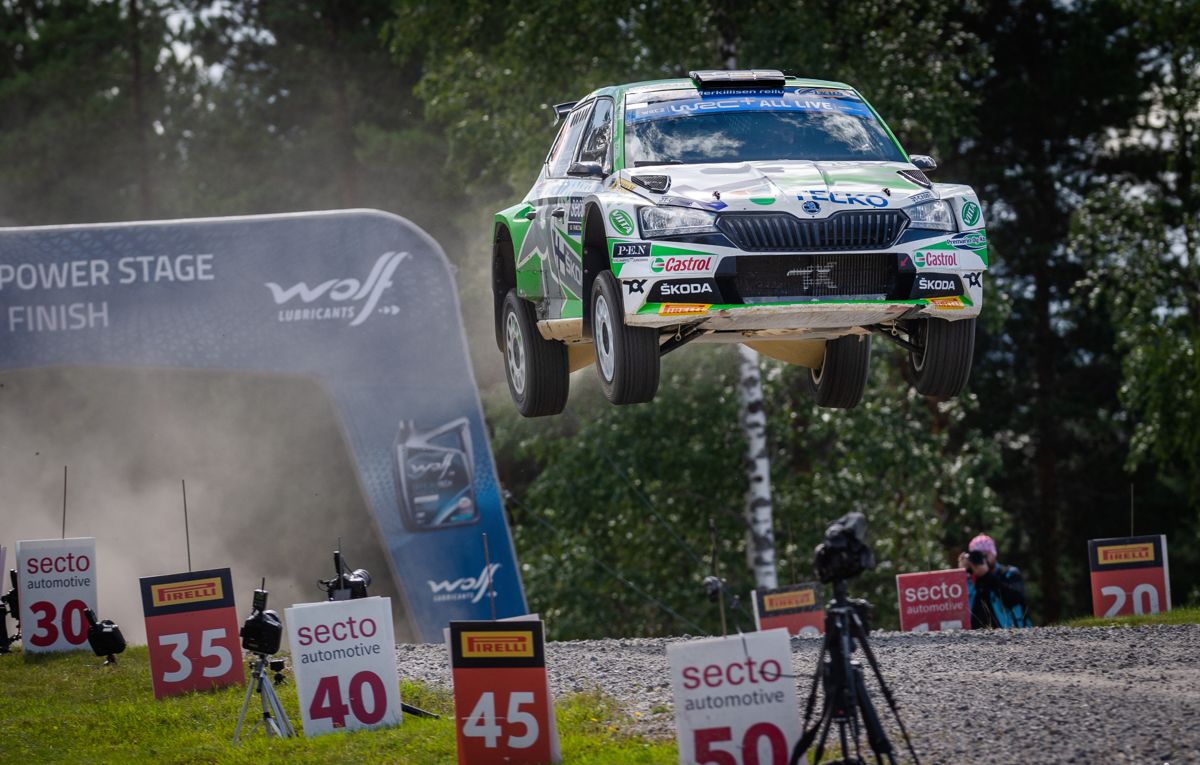 Emil Lindholm missade segern med knapp marginal i WRC2-klassen i Jyväskylä.