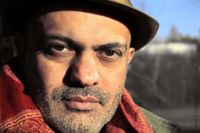 Hassan Blasim har bott i Helsingfors och Tammerfors sedan flytten till Finland år 2004. År 2008 debuterade han som författare med novellsamlingen "The Shia's Poisoned Child".