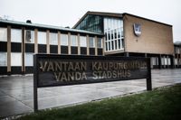 Vanda börjar använda Sarastias löneutbetalningssystem från den första oktober. Företaget ägs av ett stort antal kommuner och sjukvårdsdistrikt, Vandas andel är 0,10 procent.
