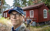 Dag Söderblom har tillbringat praktiskt taget alla sina somrar i skärgården i Kimitoön, sonen Kristian fortsätter traditionen. En sommar är inte en sommar utan sköna soliga dagar på Stora Ängesön.