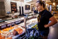 – Priserna har stigit jättemycket men inte så pass mycket att jag måste ändra mina matvanor. Det är klart att jag väljer något billigare än något som blivit jättedyrt, säger Clarice Finell.