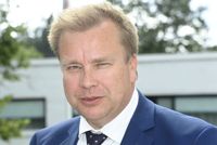 Antti Kaikkonen säger att beredskapen att hjälpa Ukraina med försvarsmateriel fortsätter, men att det är befogat att fundera på fler sätt generera stöd.