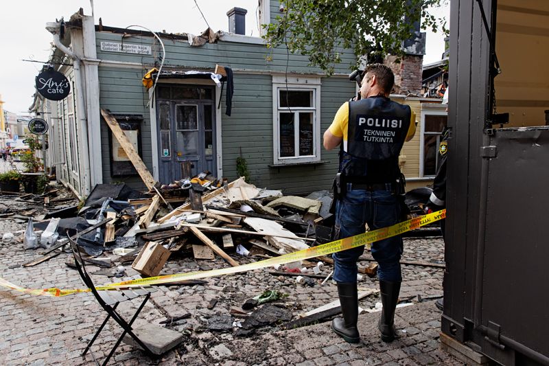 På torsdagsförmiddagen pågick de tekniska undersökningarna på brandplatsen.