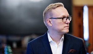 Jukka-Pekka Ujula forsätter som stadsdirektör.