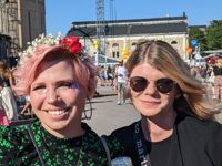 Hanna-Mari och Sarianna anser att Flowfestivalen är en av sommarens absoluta höjdare.
