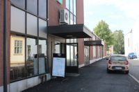 På Karis Kotipizza menade den skiftesansvariga att rullstolsburna Reeta Lindeman skulle äta sin pizza utomhus, trots att där inte fanns några bord.