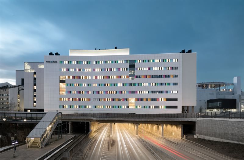 Schauman Arkitekter har planerat flera sjukhusbyggnader, såsom det så kallade Fyrsjukhuset ovanför Helsingforsleden i Åbo.
