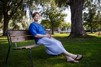 Andrea Hällfors föddes i fel kropp och har kämpat med olyckliga perioder hela livet. I dag går hon genom sin hemstad Ekenäs som den hon alltid har velat vara.