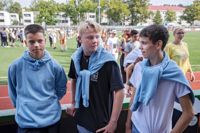 Edvin Holmberg, Alex Nyberg och Axel Sandbacka från EHS deltog i skolfredsceremonin i Ekenäs på onsdag morgon.