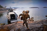 Marinen övar regelbundet vid vatten- och havsområden vid Nystad, Obbnäs samt vid området mellan Örö och Hangö.
