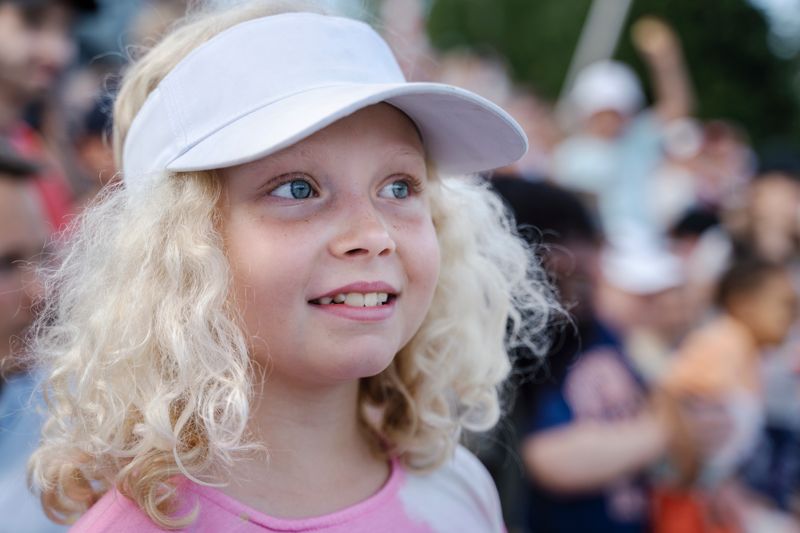 Maja Sulin är på glatt humör och hoppas på många skojiga akter.