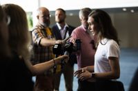 Sanna Marin säger att inget olagligt skedde under festen där hon filmades. I synnerhet sannfinländare har kritiserat statsministern för dåligt omdöme och uppmanat drogtesta sig.