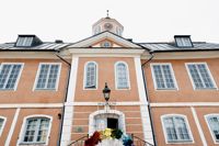 Utställningslokalen Gamla rådhuset ägs av Borgå stad medan Borgå museums samlingar till största delen ägs av museiföreningen.