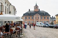 Borgå museums utställningar visas i Gamla rådhuset och i Holmska gården invid. Lokalerna är fina i sig, men utrymmet är bergänsat och en av museiföreningens utmaningar är att den saknar resurser att investera i mer ändamålsenliga lokaler.