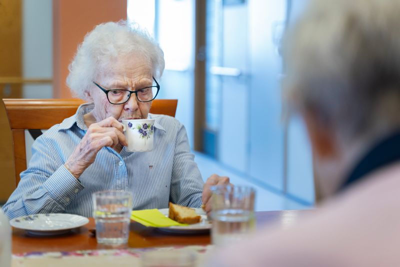 Inger Lund trivs mycket bra på Munksnäshemmet och har inte lidit av hettan i sommar.