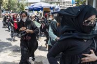 Två dagar före årsdagen av talibanernas maktövertagande skingrade talibankrigare med slag och skott i luften en ovanlig demonstration för kvinnors rättigheter i huvudstaden Kabul. 