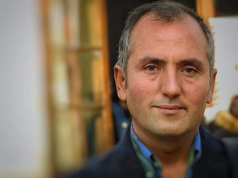 Journalisten Reza Adib har kontakt med aktivister och andra i hemlandet Afghanistan, och har samlat åtskilliga timmar material för en dokumentär.