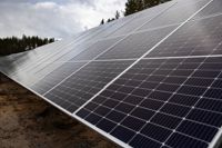Arbetet för solkraftsverket i Hangö fortsätter.