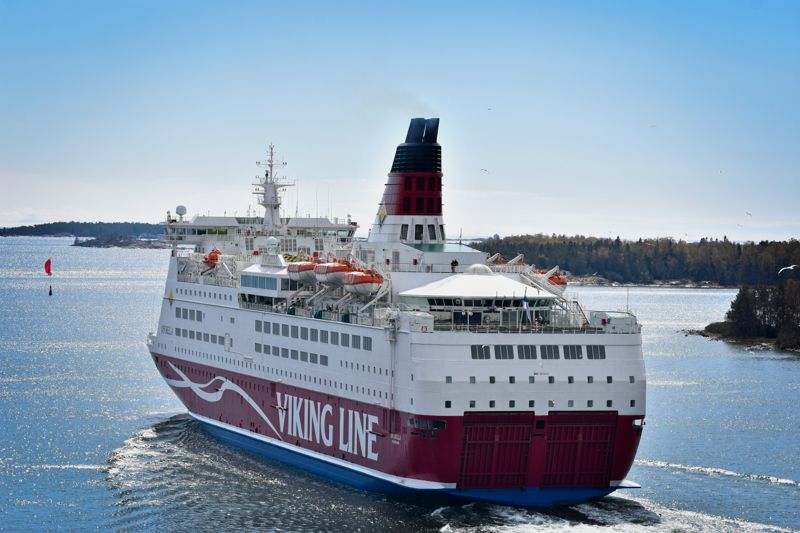 Viking Lines röda Amorella kommer att skifta färg i höst och blir gul när hon blir en del av Corsica Ferries flotta.