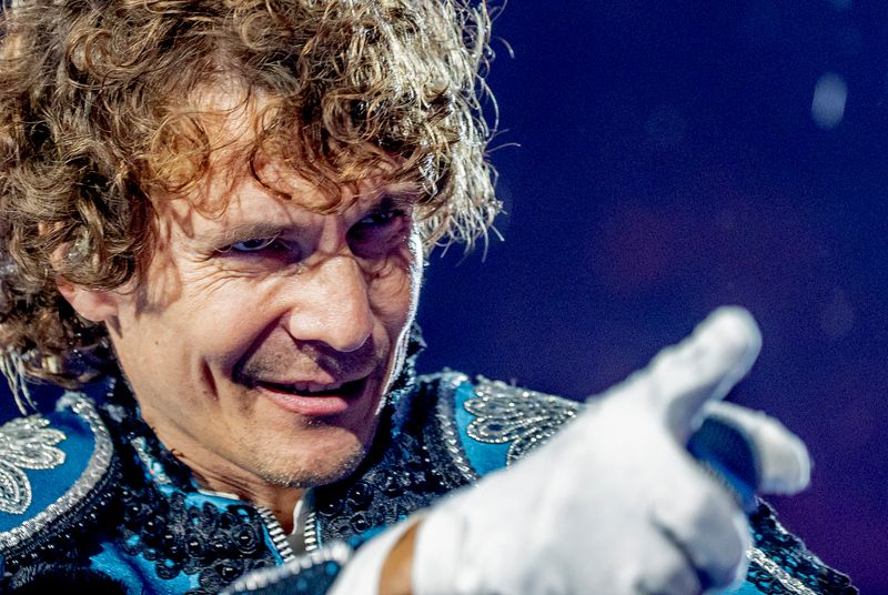 Håkan Hellström har Ullevi i sin hand. Ingen annan artist har hittills spelat på arenan så många gånger under samma sommar.