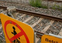 Reglerna är entydiga: Obehöriga ska inte vistas på järnvägsrälsen. 