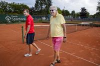 Peter och Sune Helenius har bidragit med mycket för Ekenäs tennisklubb.