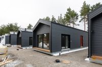 I höstas dök sju minihus upp vid Måsvägen i Hangö. Ingå funderar på ett liknande boendekoncept på det nya bostadsområdet Westerberg. 