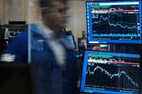 Kurvorna har börjat peka svagt neråt inom bostadsmarknaden. Nu lyder frågan: tar räntor, inflation och energipriser knäcken på den tidigare så optimistiska marknadspsykologin?