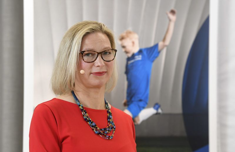 Olympiska kommitténs vd Taina Susiluoto säger att det inte för tillfället finns någon orsak att lätta på sanktionerna mot rysk idrott.