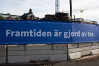 Ä:et i trä blev i misstag ett e i försäkringsbolaget Varmas reklam vid deras byggnadsprojekt på Skatudden. 