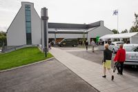 Samkönade par är välkomna att vigas eller välsignas till exempel i Söderkulla kyrka.