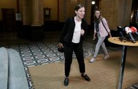 Undervisningsminister Li Andersson vid regeringens budgetförhandlingar i Ständerhuset i Helsingfors den 31 augusti 2022.