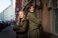 Isa Lodenius är en av två programledare i bokserien Estrids bokklubb som har premiär för sin sjätte säsong. Maria Sann som gästar premiäravsnittet har bland annat illustrerat Skelettet (2022) och Främlingarna (2021) som Malin Klingenberg skrivit.