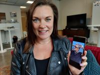 Alexandra Stoor kommer inte träffa sin vän Nabaz Baki på ett tag – han är en av 16 deltagare i finska Big Brother 2022.