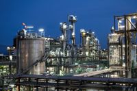 Den tyska kemiindustrin använder naturgas både som råvara och energi. Bilden är från BASF:s anläggning i Ludwigshafen.