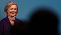 Liz Truss tar över efter Boris Johnson i ett knivigt läge.